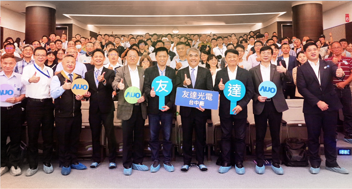 友達以太陽能解決方案領航者，跨足建築領域，4日在台中廠區舉辦「光電建築一體化研討會」，邀請產業先驅共同推動綠化，打造新一代智慧綠建築。